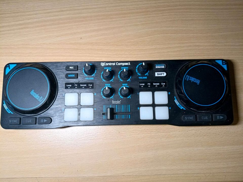 Hercules DJ Control Compact in Schwerin