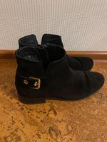 Stiefeletten Chelsea Boots mit goldener Schnalle  Tommy Hilfiger Hessen - Vöhl Vorschau