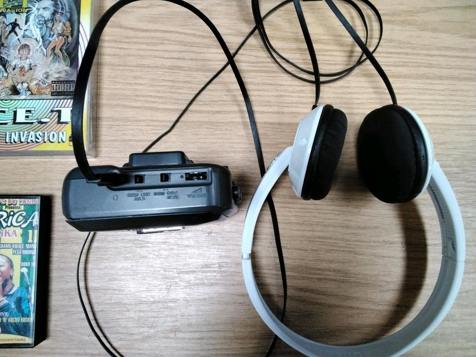 Sony Walkman, Scullcandy Kopfhörer in Melsungen