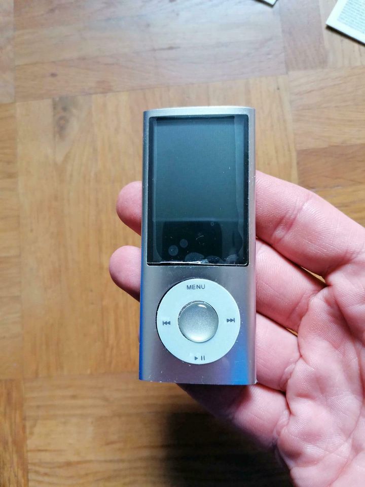 Apple iPod Nano 4G Silber in Zierenberg