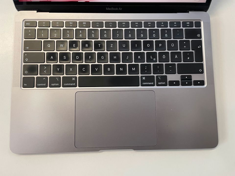 MacBook Air  13,3”  Retina Display  Jahr 2020 in Mannheim