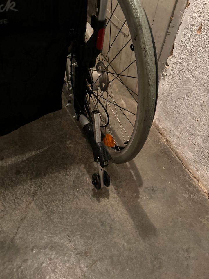 Rollstuhl Leichtgewichtrollstuhl voll funktionsfähig in Geislingen an der Steige