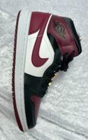 NIKE AIR JORDAN 1 MID W "BEETROOT" Nordrhein-Westfalen - Velbert Vorschau