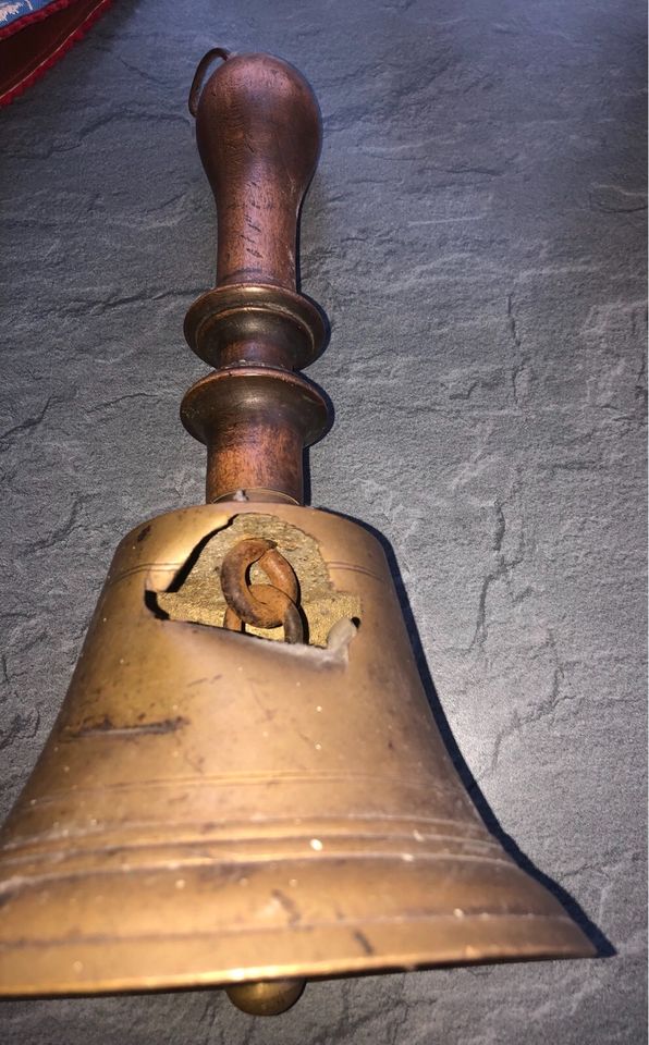 Kuhglocke,kleine Glocke,alte Handglocke Tischglocke Glocke defekt in Landshut