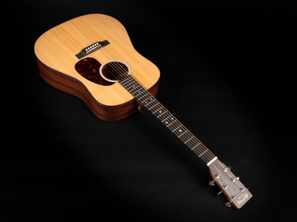 2019 Martin D-10e | Vollmassive Westerngitarre Pickup + USA Case in Niebüll