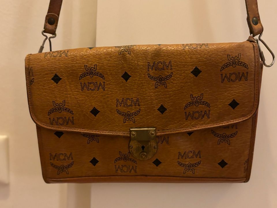 Vintage MCM Umhängetasche in Düsseldorf