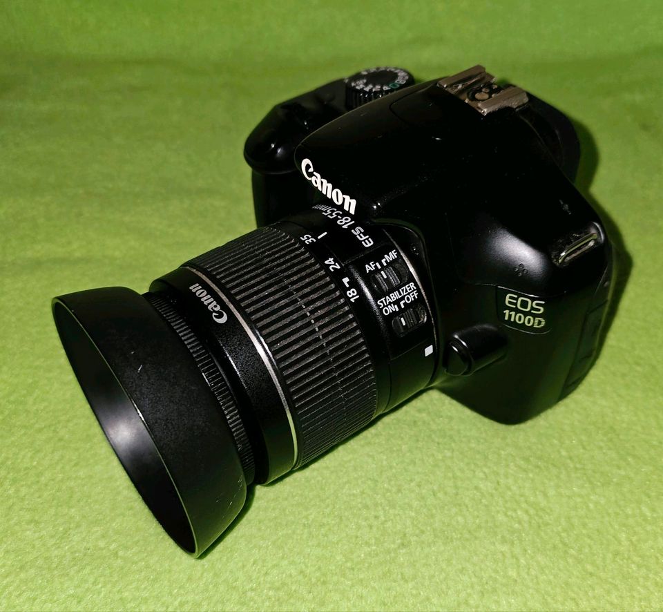 Canon EOS 1100d SLR Kamera mit viel Zubehör in Morsbach