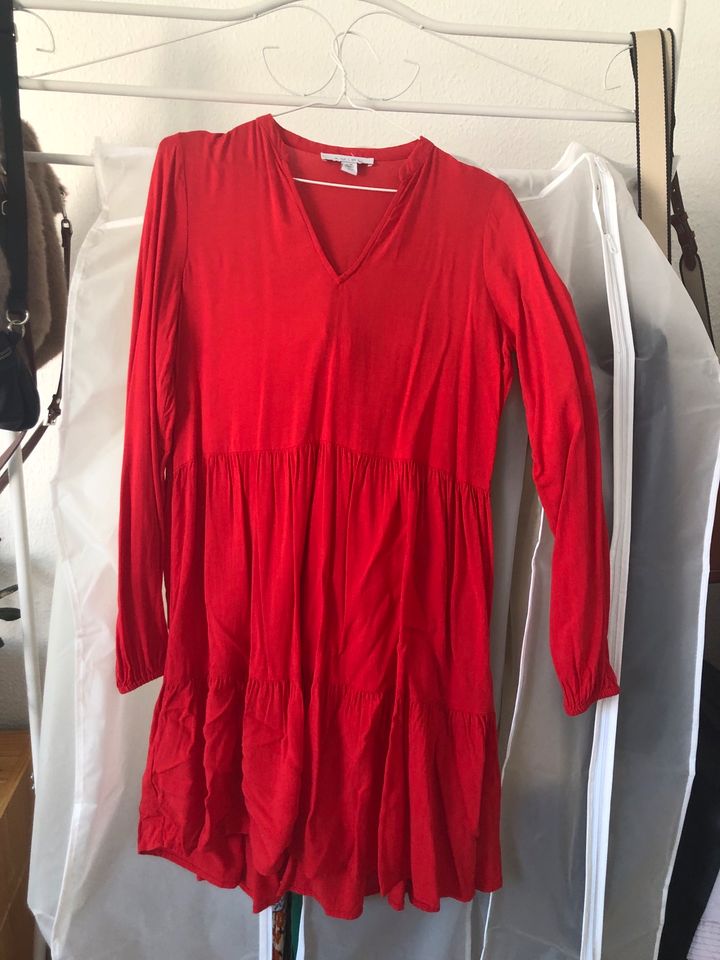 Kleid, xs/s/m; 8 € in Berlin