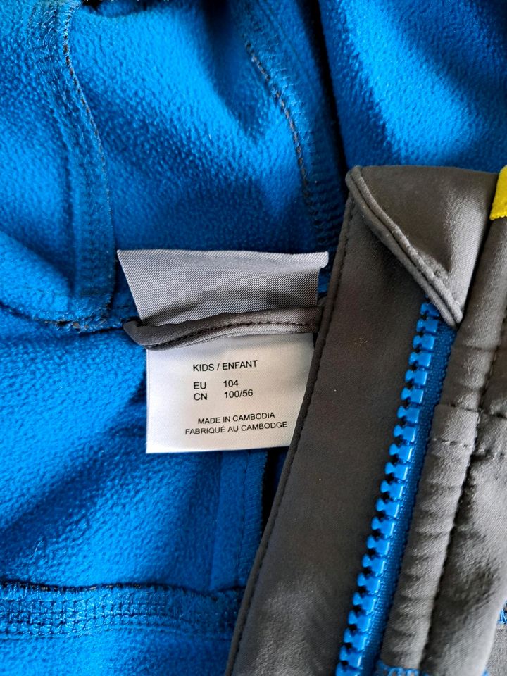 Jack Wolfskin Softshelljacke grau u. Regenjacke blau Gr. 104 in München