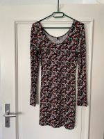 Bequemes figurbetontes Kleid Blumen Print Größe M Berlin - Steglitz Vorschau