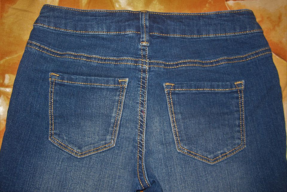 Shorts Jeans Hotpants HERE&THERE C&A Gr.134 D-Blau Used in Ottobrunn