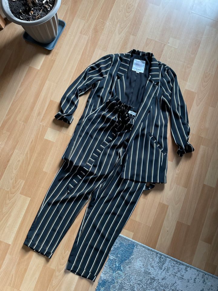 Pull & Bear Damen Suit in Berlin