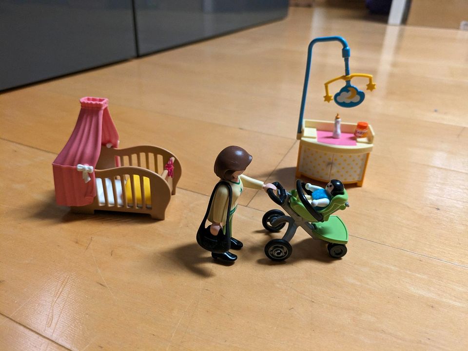 Playmobil Mutter mit Baby Babybett Wickeltisch Kinderwagen top Zu in Oberhausen