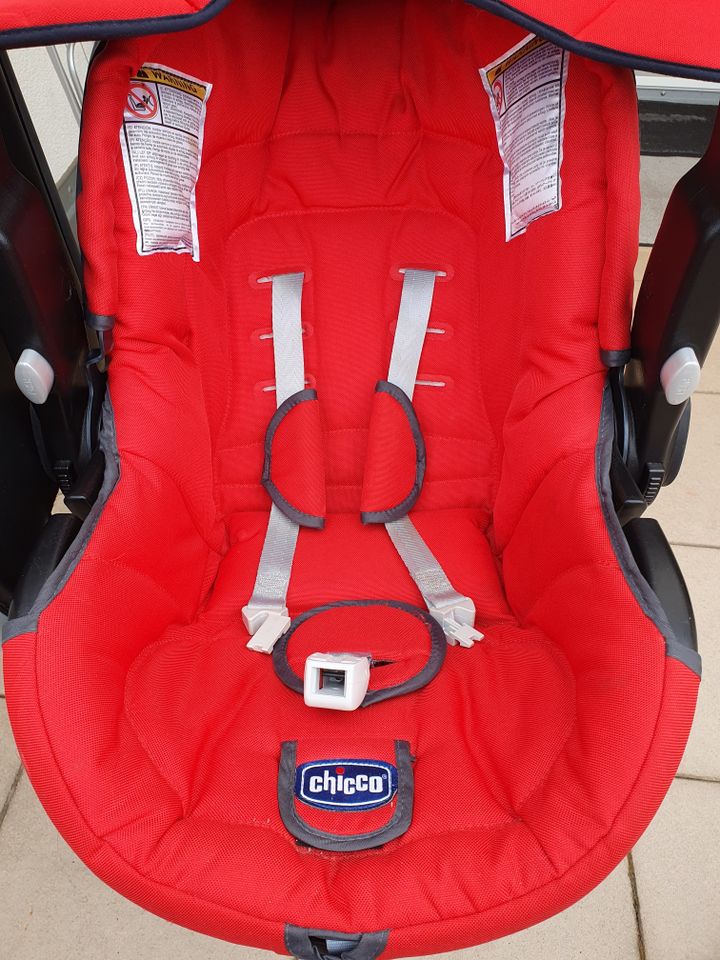 Chicco Babyschale Autositz 0 - 13 kg Gruppe 0+ rot schwarz in Düsseldorf