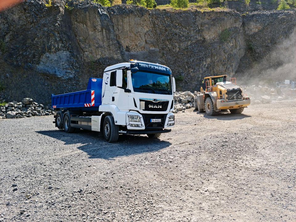 Basalt Kalk Recyclingschotter Natursteine Schüttgut Container in Dermbach