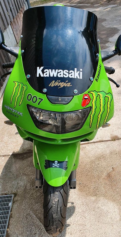 Kawasaki Ninja ZX 9 in Großhansdorf