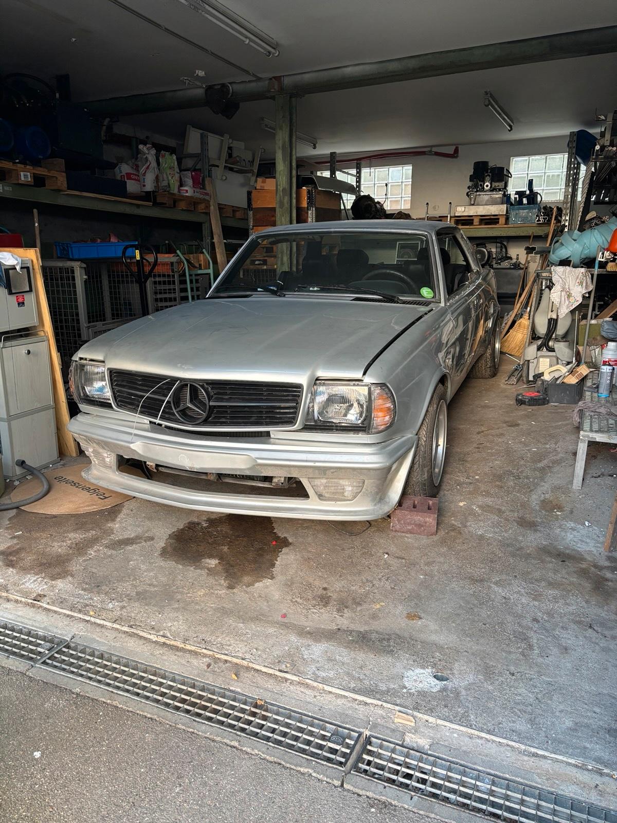 Abbildung des Autos Mercedes 280ce w123 coup…