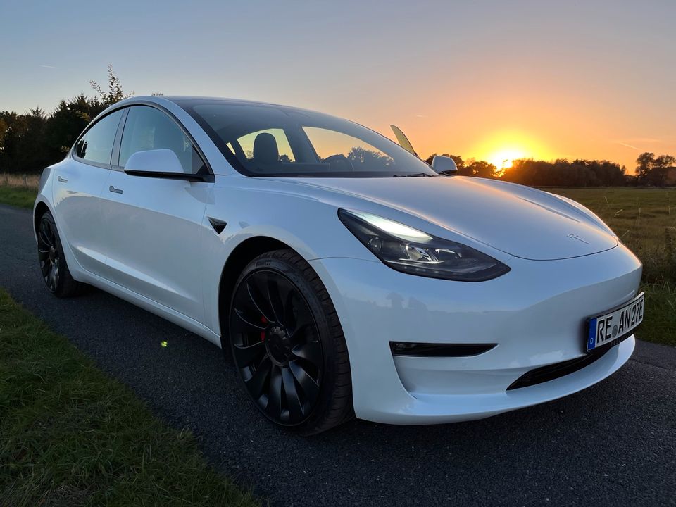 Mieten Tesla Model 3 Performance Ab 71 Euro NRW 513 Ps Autopilot. in Mülheim (Ruhr)