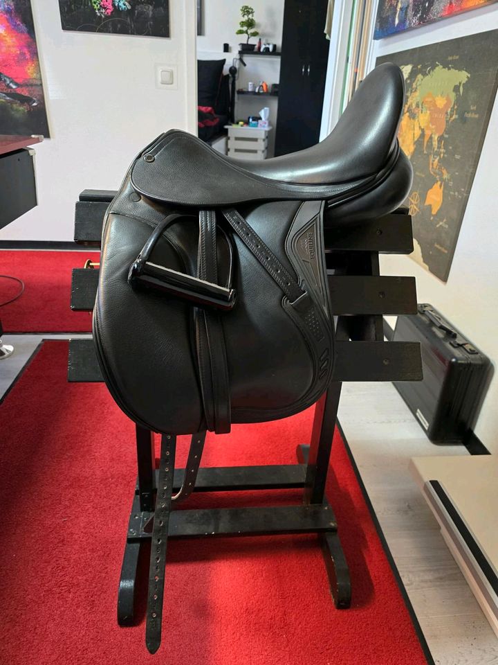 DRESSUR EQUILINE SADDLE DYNAMIC in Freilassing