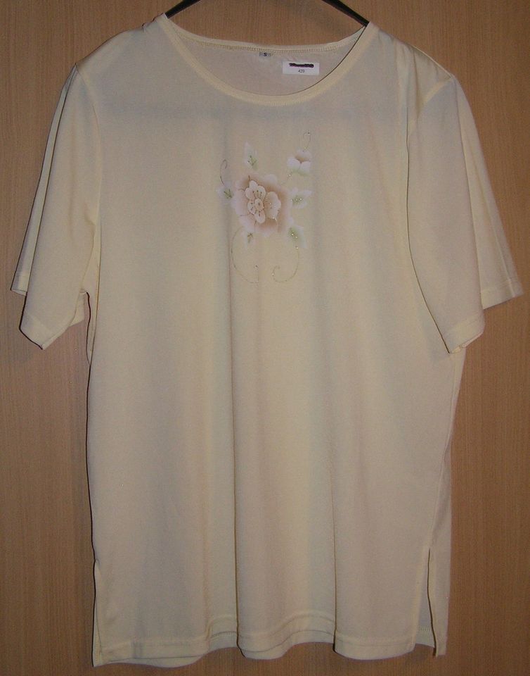 Gelbes Damen-Shirt, Kurzarm, mit aufgedruckter Blume, Größe S in Zöllnitz