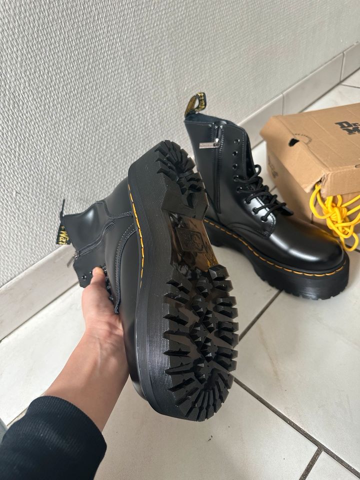 DR. Martens Plateau 42 in Bad Soden am Taunus