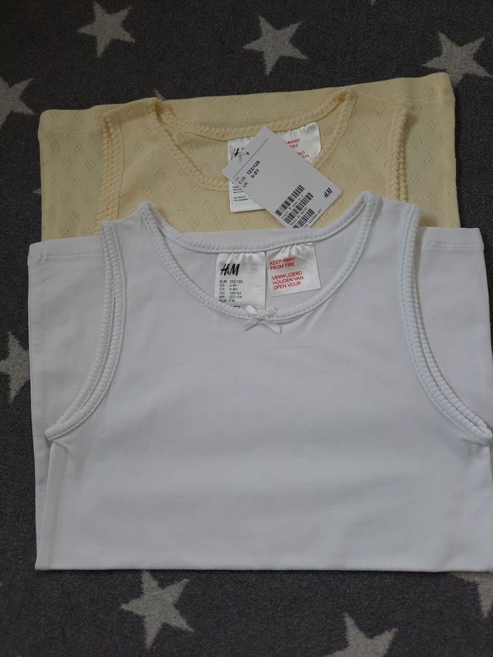 2 x H&M Unterhemd weiß gelb Ajour neu 122 128 in Penzberg