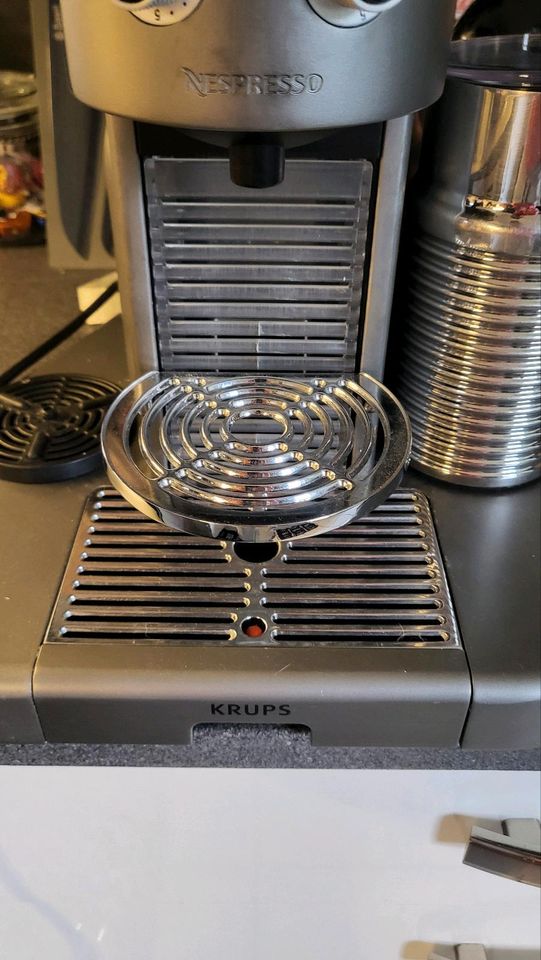 Krups Nespresso  Kapsel  Kaffeemaschine in Solingen