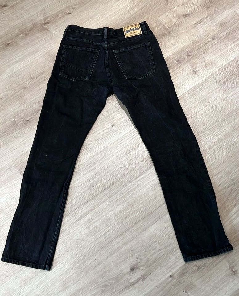 TOMMY HILFIGER Classic Straight Jeans Herren schwarz W32 L34 in Heusenstamm