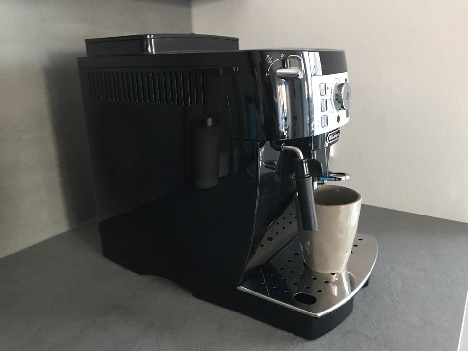 Delonghi ECAM22.105.B Kaffeevollautomat in Düsseldorf - Unterbach |  Kaffeemaschine & Espressomaschine gebraucht kaufen | eBay Kleinanzeigen ist  jetzt Kleinanzeigen