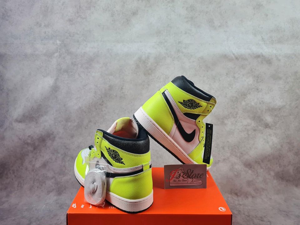 Sale*REF.*|Nike Air Jordan 1 Retro High OG|Volt/Black|42,5 in Frechen