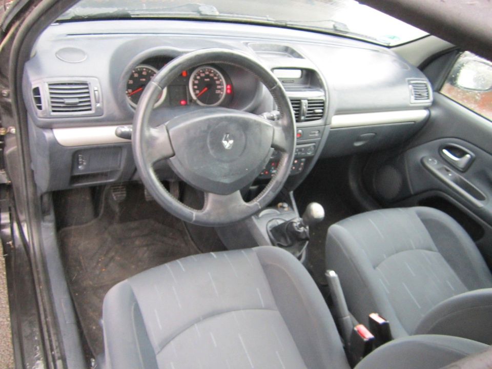 Renault Clio 1 HAND ZAHN-R-TÜV-9-25 in Koblenz