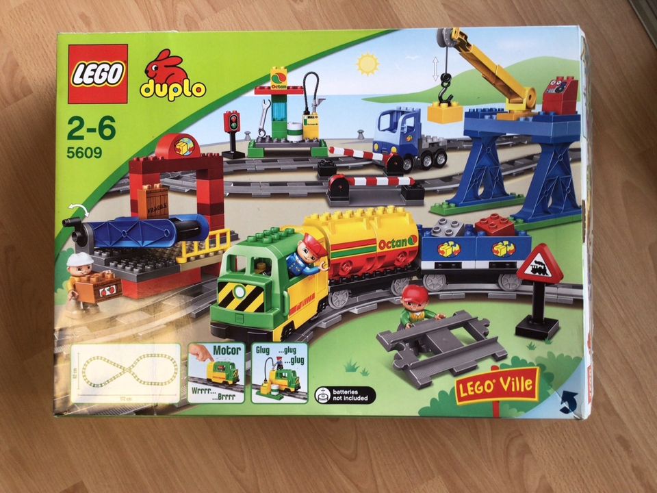 Lego Duplo Eisenbahn Super Set 5609 mit 3774, 3775, 2735 und 2735 in Steinhagen