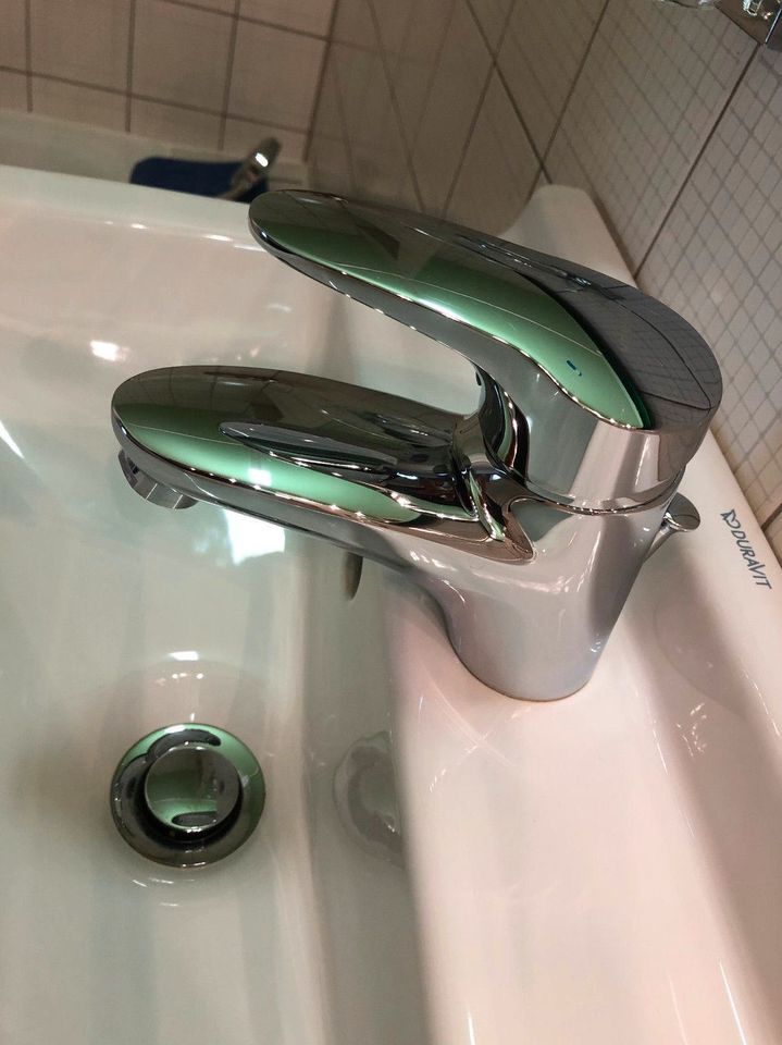 Handwaschbecken Duravit mit Armatur Hansa in Schwaigern