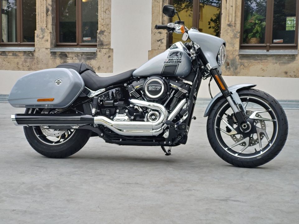 Harley-Davidson Sport Glide 107 FLSB in Chemnitz