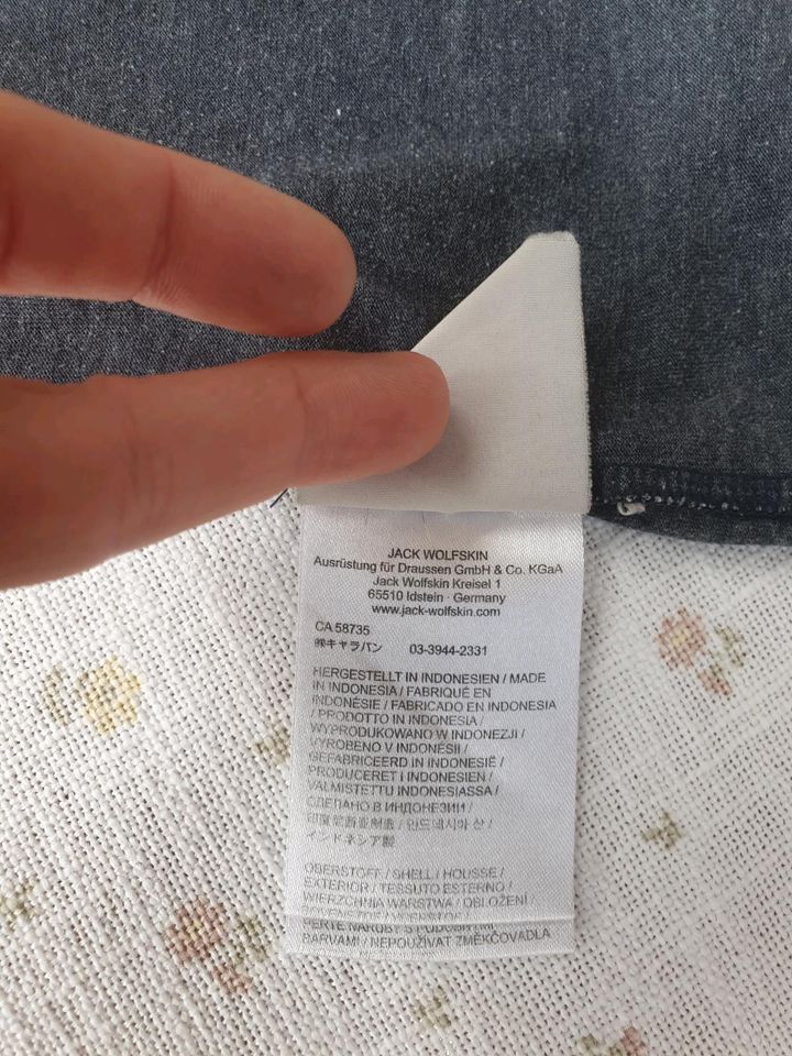 3x TShirt Gr. 104, (1x Jack Wolfskin) in Großrosseln