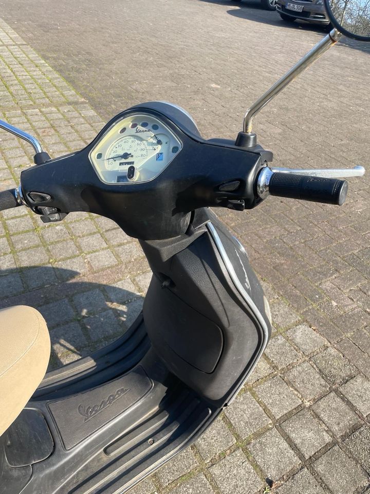 Vespa LX 50 2Takter in schwarz matt lackiert in Bremen