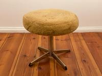 Hocker Stuhl Plüsch sehr gut gepflegt Flausch VTG DDR ø 49 cm Friedrichshain-Kreuzberg - Friedrichshain Vorschau