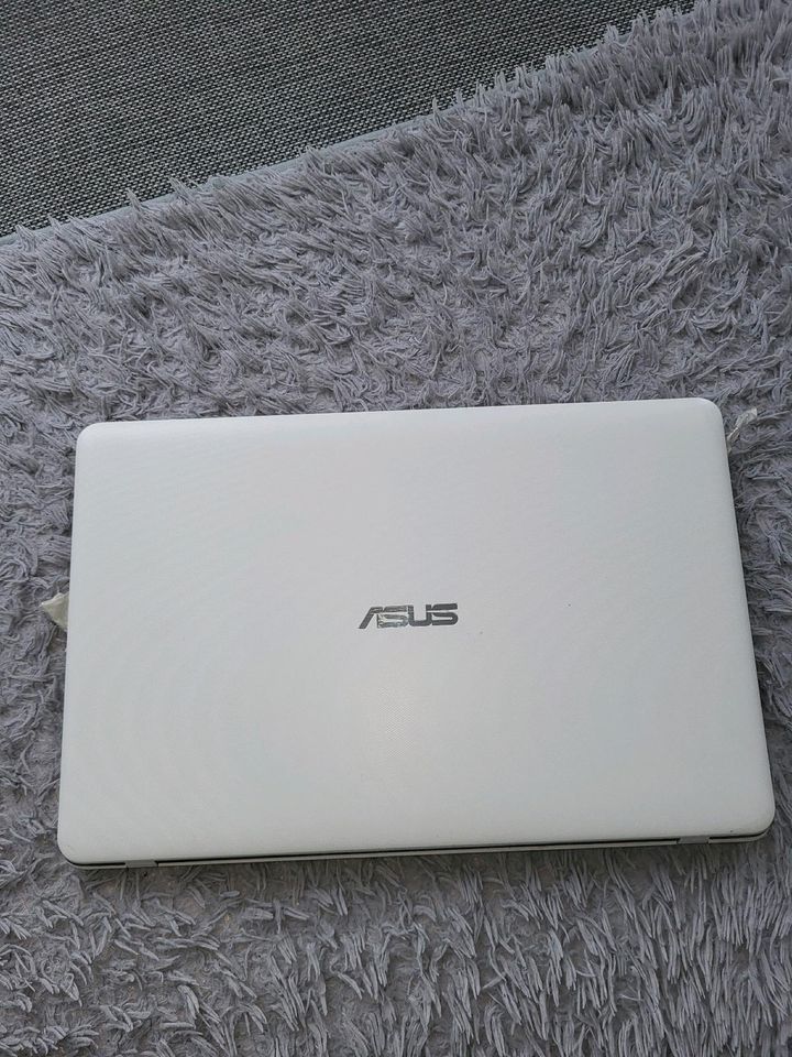 Hallo susamen ich verkaufe Laptop Asus in Mülheim (Ruhr)