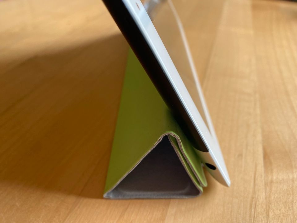 APPLE Tablet Hülle grün Magnetverschluss / 24 x 18,5cm / 9,7 Zoll in Hamburg