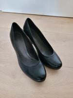 Neuw. TAMARIS Pumps Schuhe schwarz Gr. 38 Absatz top Zustand Hessen - Liebenau Vorschau