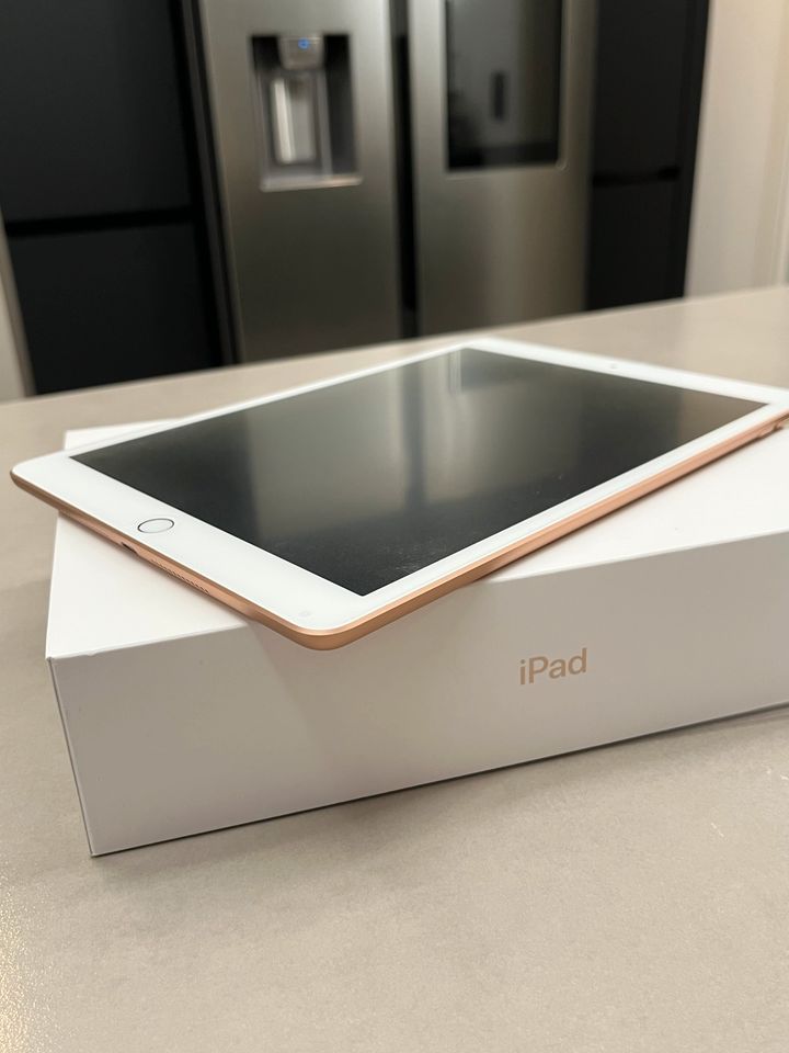 iPad 7.Generation, 128 GB, Rose-gold mit Hülle in Bremen