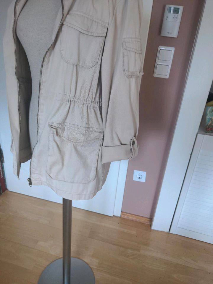 Jacke H&M Gr 36 beige Parka Freizeitjacke in Mömlingen