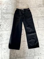 Jeans Bershka, grades Bein, Gr. 38, schwarz Niedersachsen - Gieboldehausen Vorschau