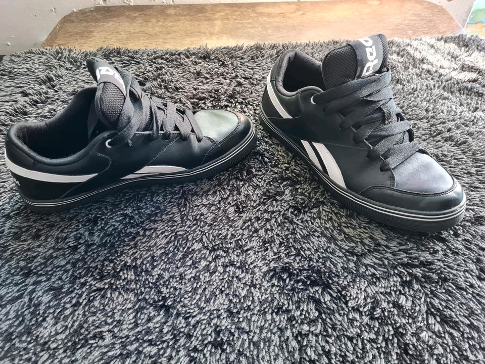 Reebok Sneakers Schuhe Herren Größe 43 schwarz neuwertig in Kümmersbruck