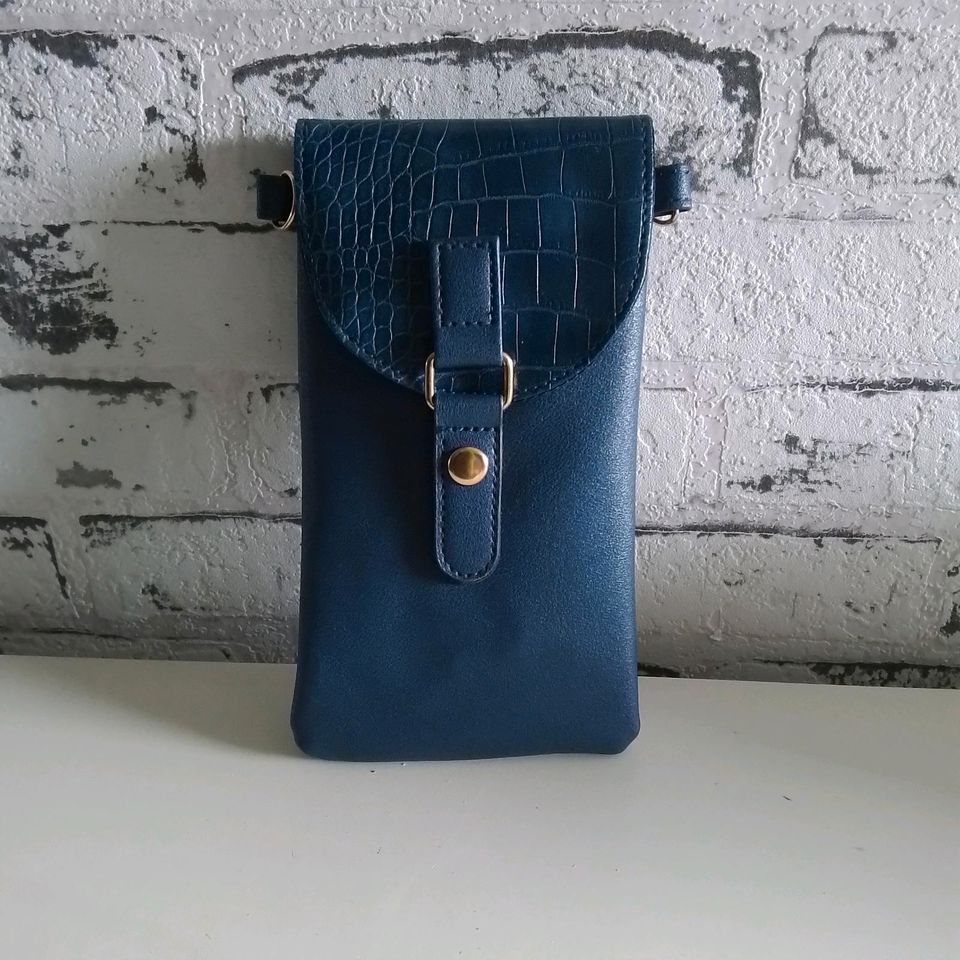 6Handytasche mit Riemen , blau , neu in Harsum