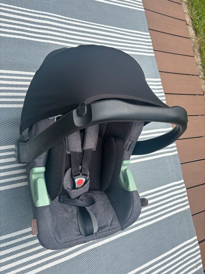 ABC Tulip Babyschale mit Isofix-Base in Bremen