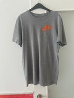 Nike T-Shirt Größe M, fällt wie L aus Hessen - Wiesbaden Vorschau