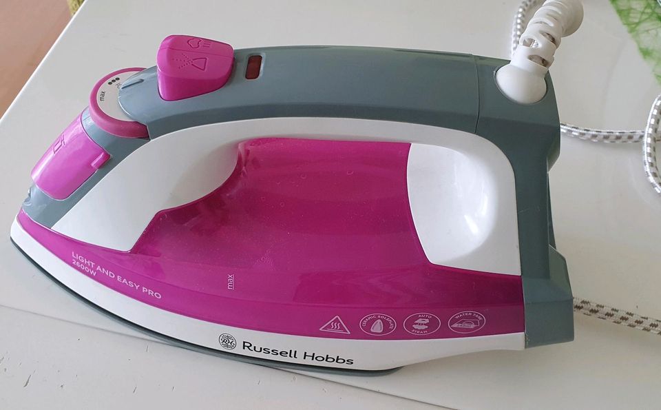 RUSSELL HOBBS Dampfbügeleisen Light & Easy Pro 23591-56, 2600 W, in  Niedersachsen - Diepholz | Haushaltskleingeräte gebraucht kaufen | eBay  Kleinanzeigen ist jetzt Kleinanzeigen