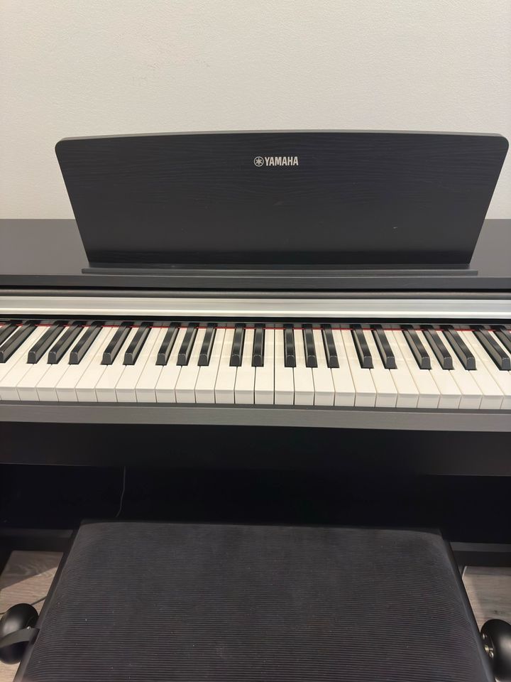 Yamaha digital piano YDP-142B in Hamburg