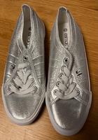 Schuhe Sommerschuhe Sneaker Esmara *silber*Größe 40* NEU Hessen - Butzbach Vorschau